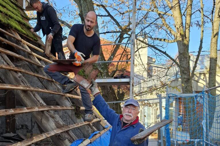 20251029_UGL-Scheune-Dachabdecken_c7657370_bearb-500kb 20251029_UGL-Scheune-Dachabdecken_c7657370_bearb-500kb