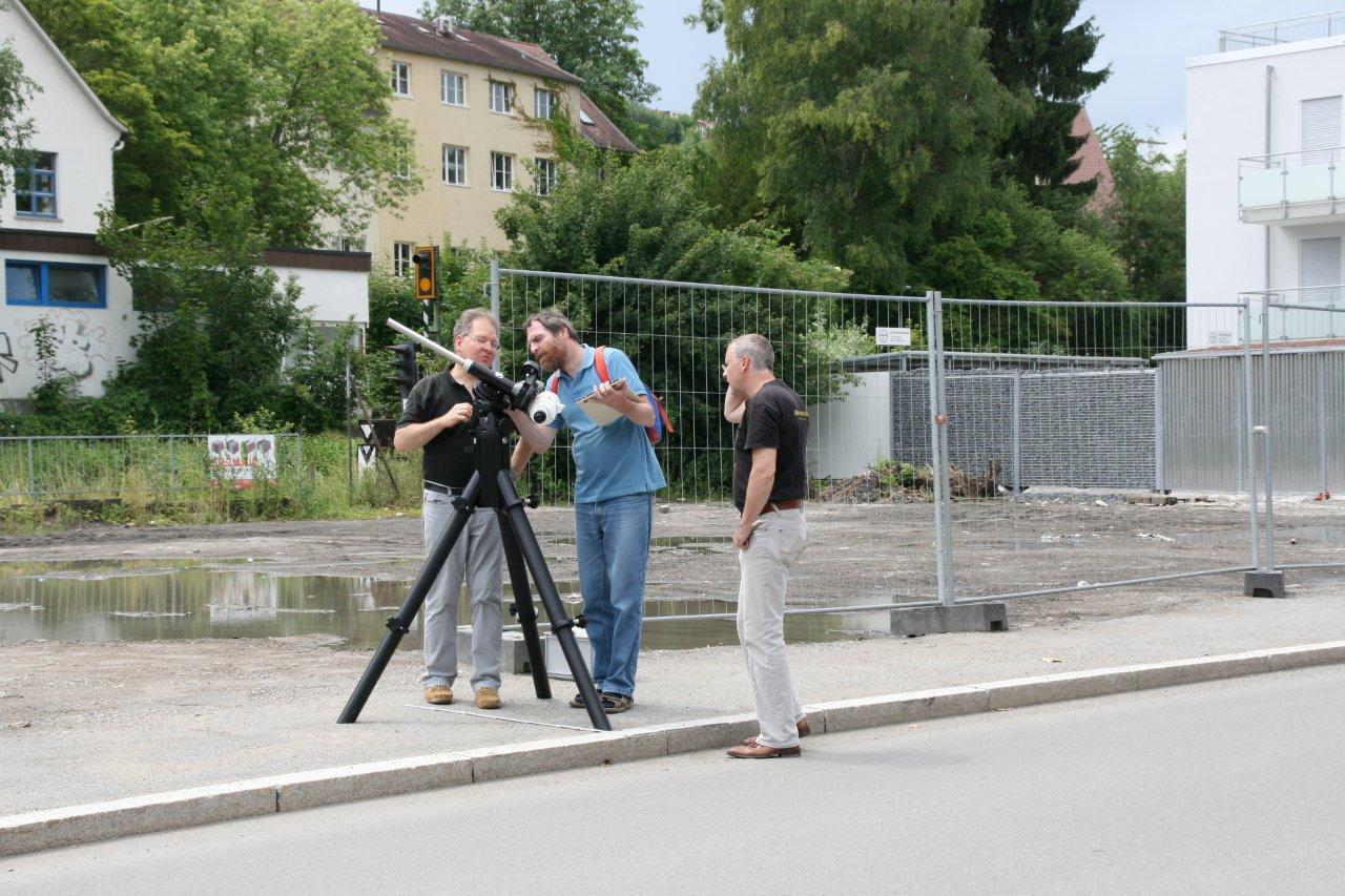 Markus Pirzer, Dr. Joachim Heimberger und Gunnar Laufer-Stark mit Messgerät